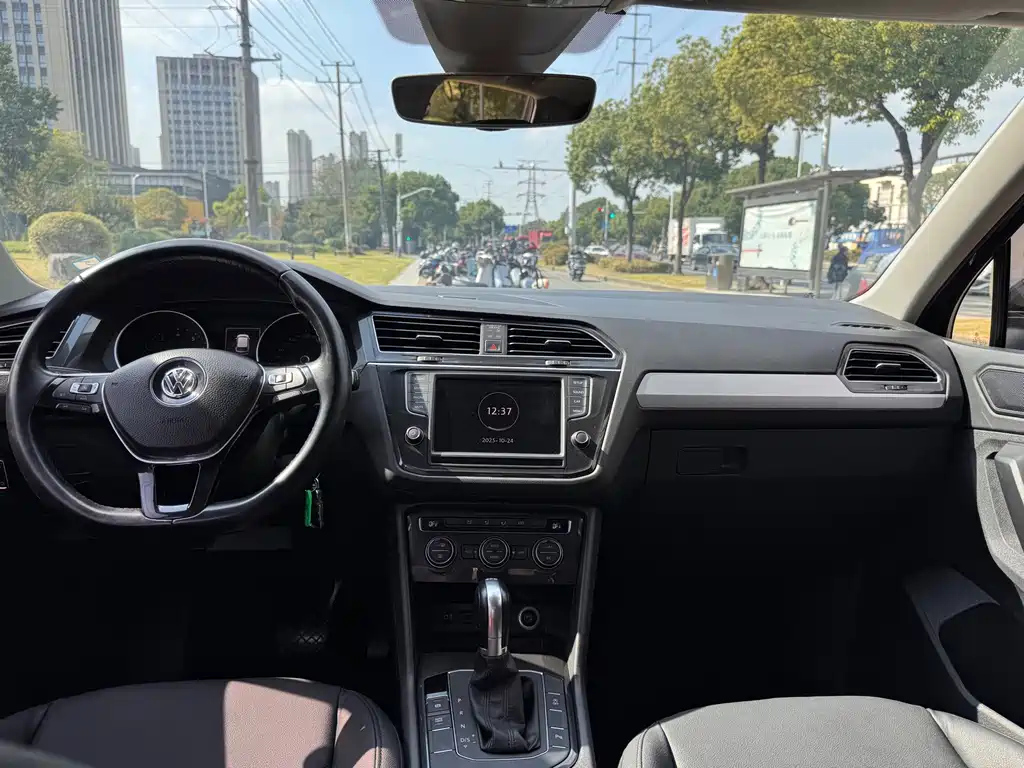 VOLKSWAGEN TIGUAN 2017