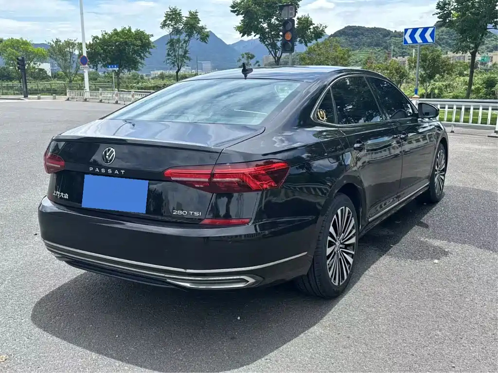 VOLKSWAGEN PASSAT 2021