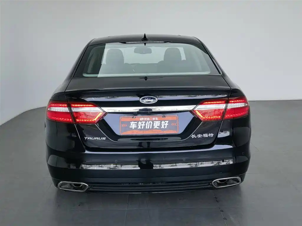 FORD TAURUS 2019