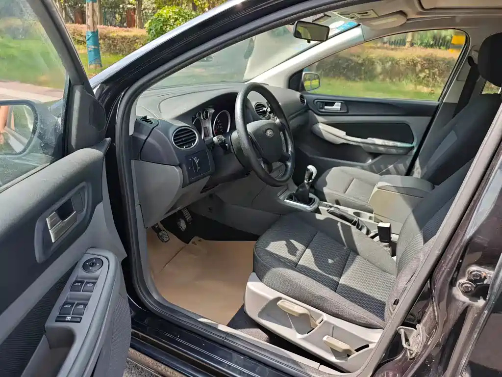 FORD FOCUS 2012