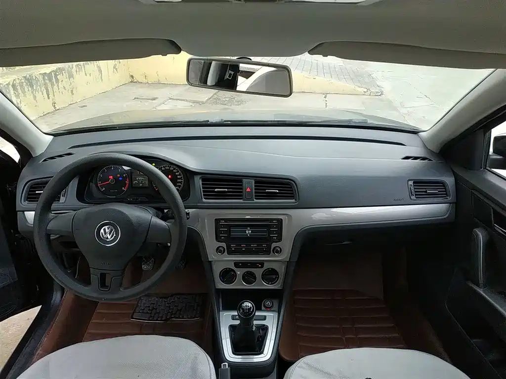VOLKSWAGEN LAVIDA 2014