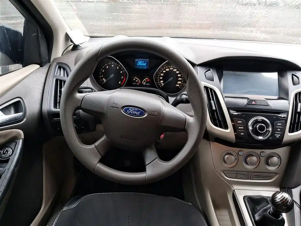 FORD FOCUS 2012