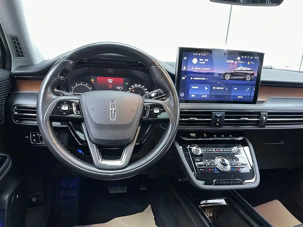 LINCOLN ADVENTURER 2020