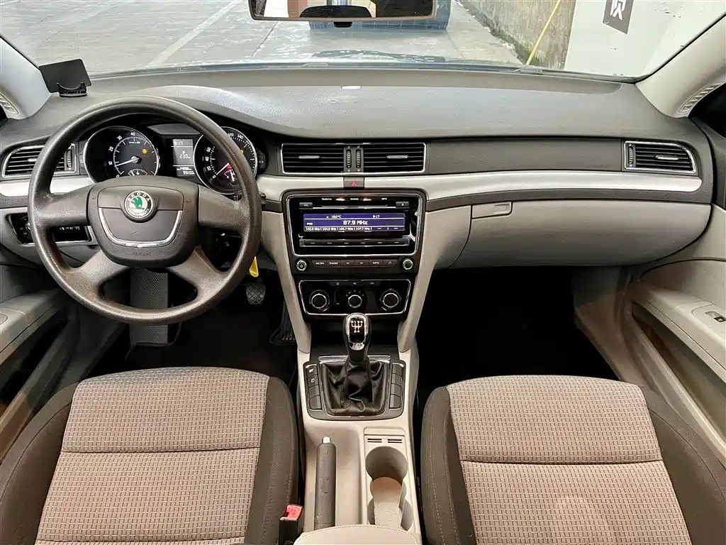 SKODA SUPERB 2010