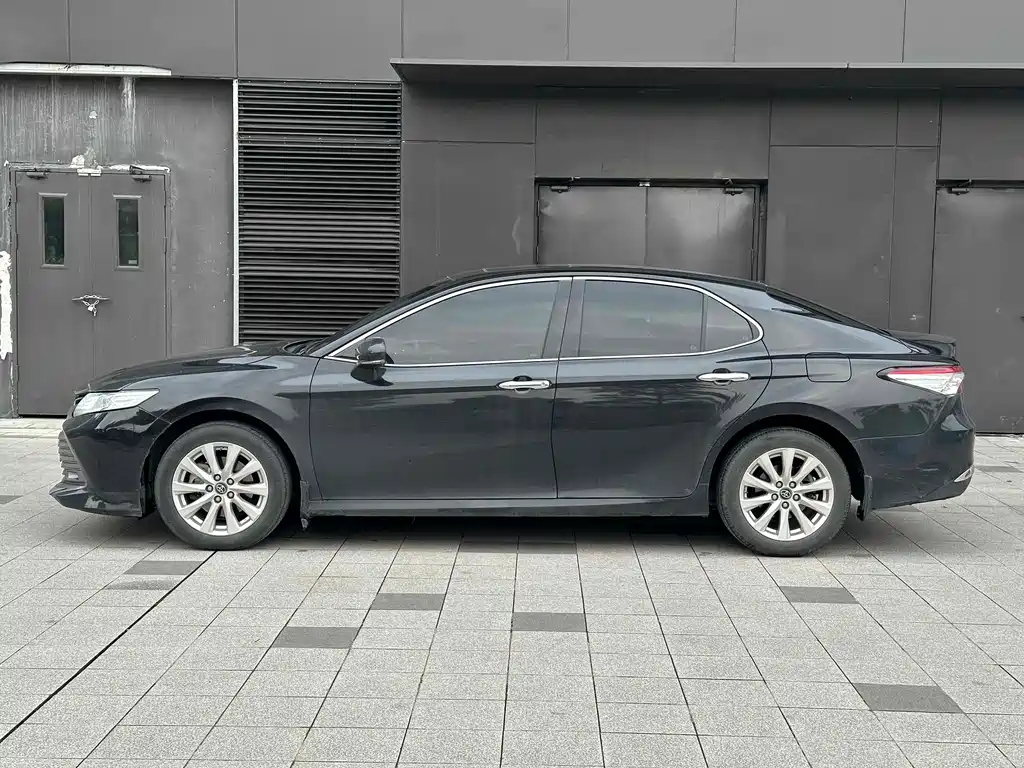 TOYOTA CAMRY 2020