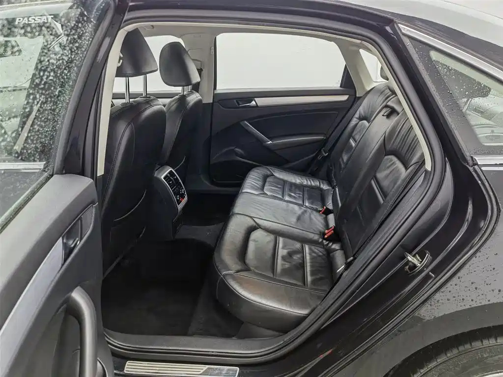 VOLKSWAGEN PASSAT 2015