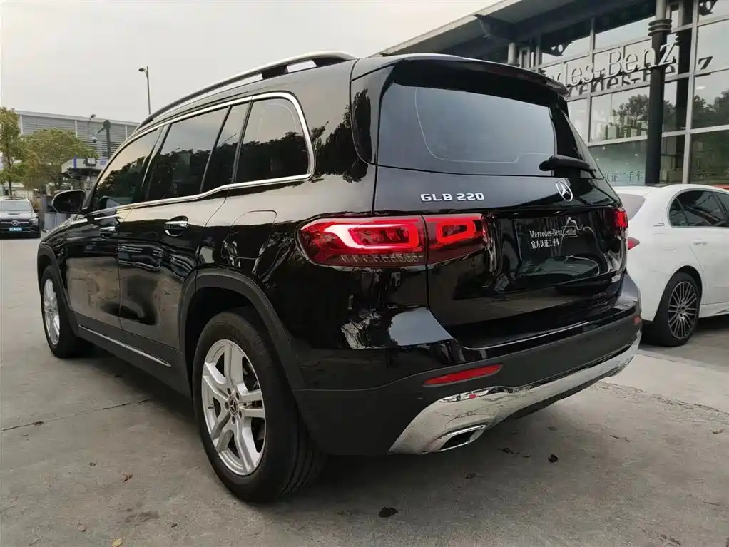 MERCEDES BENZ GLB 2023