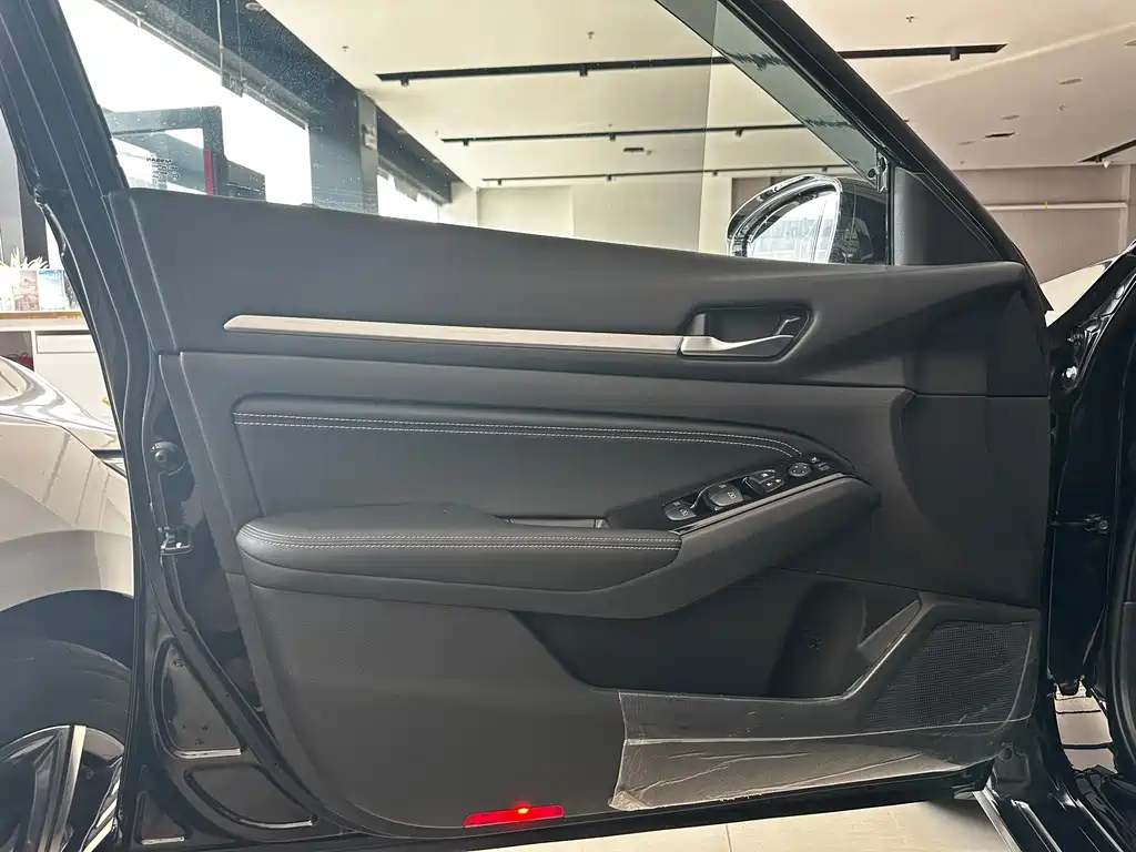 NISSAN TEANA 2023