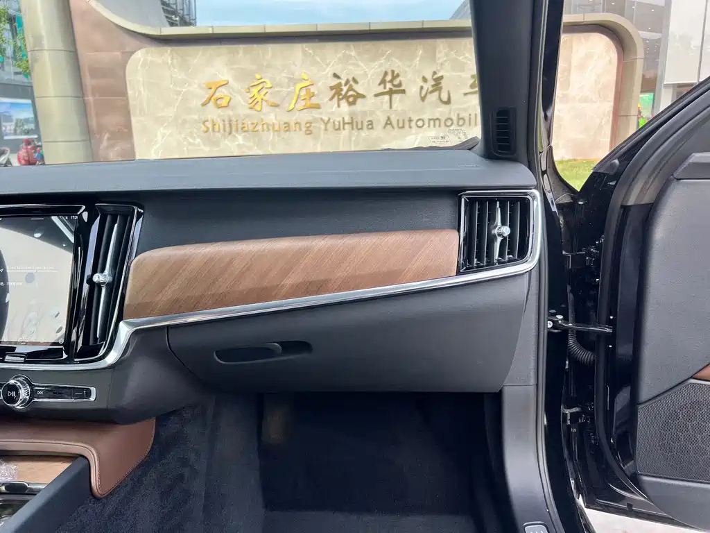 VOLVO S90 2024