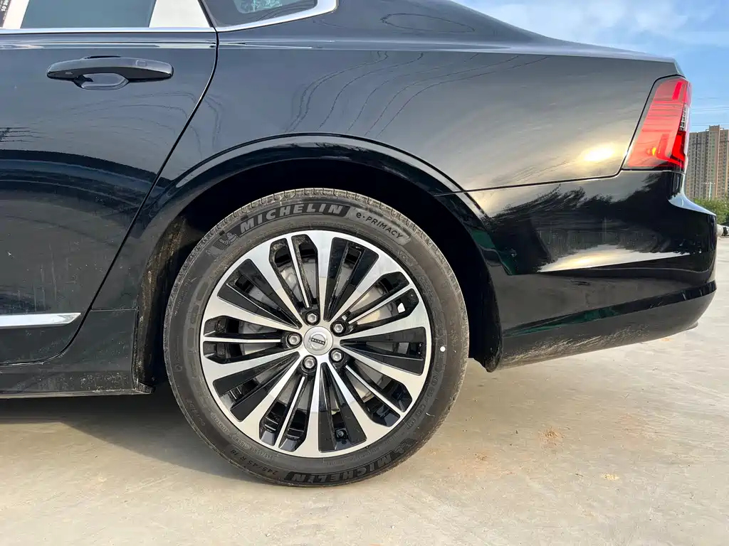 VOLVO S90 2024