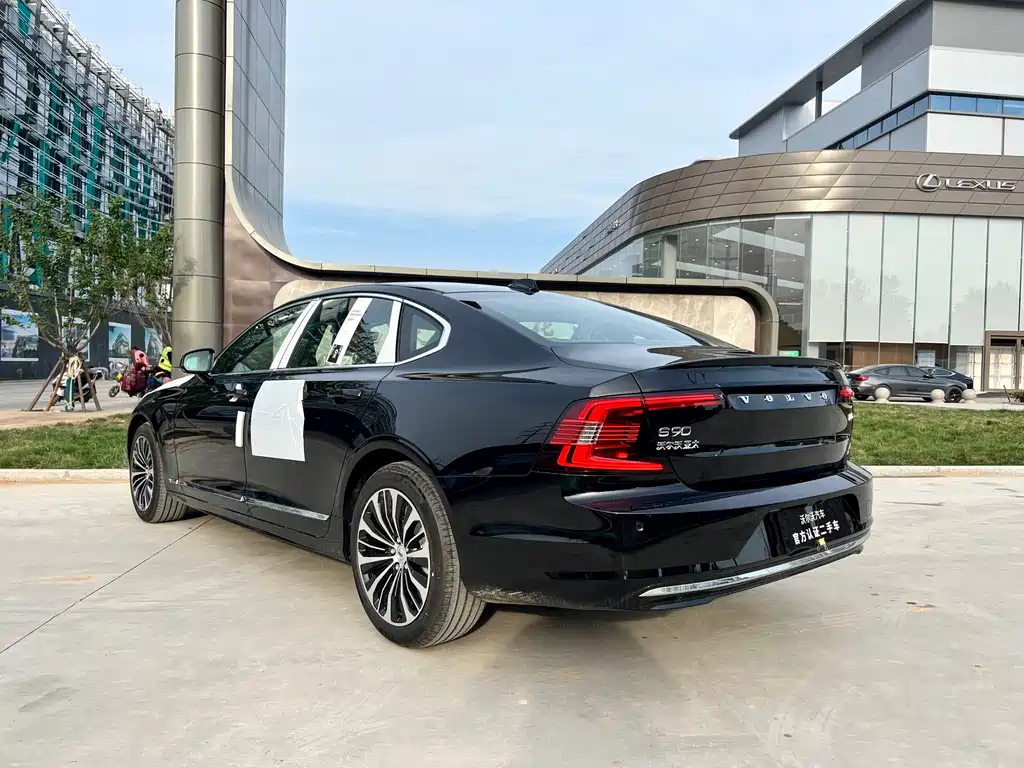 VOLVO S90 2024