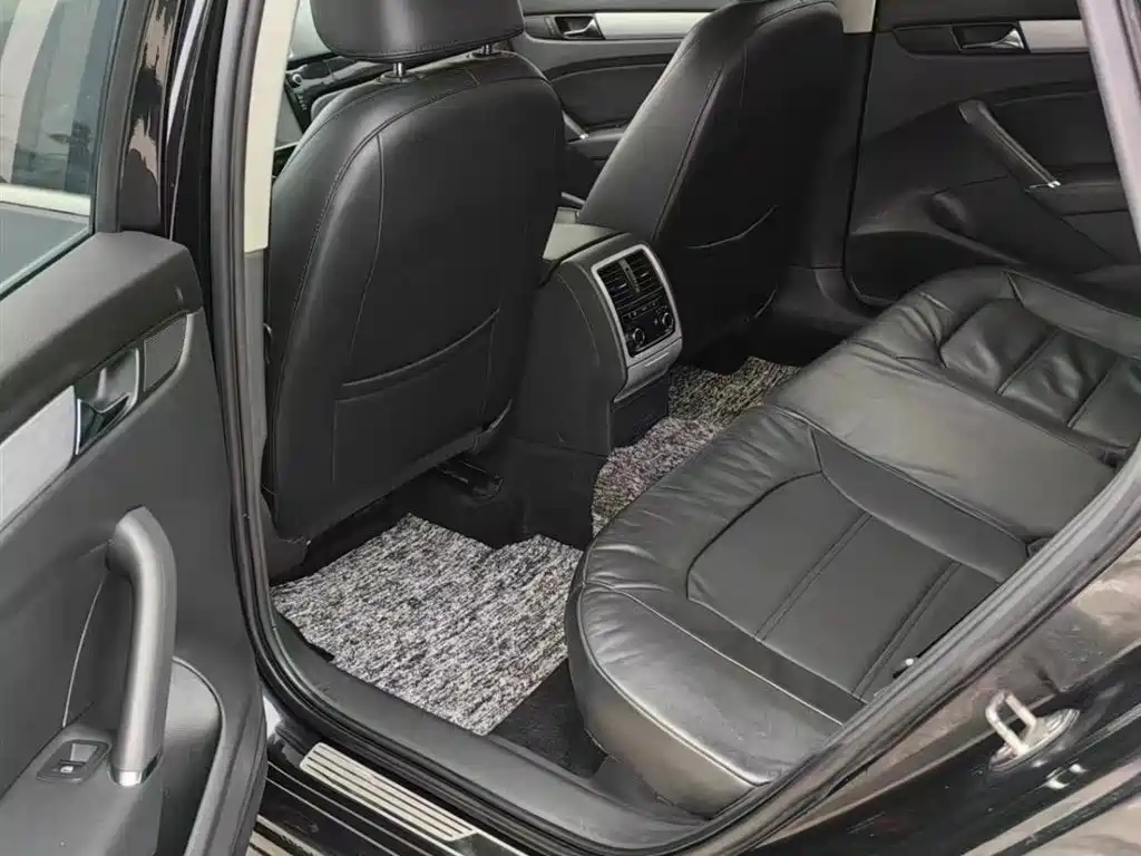 VOLKSWAGEN PASSAT 2015