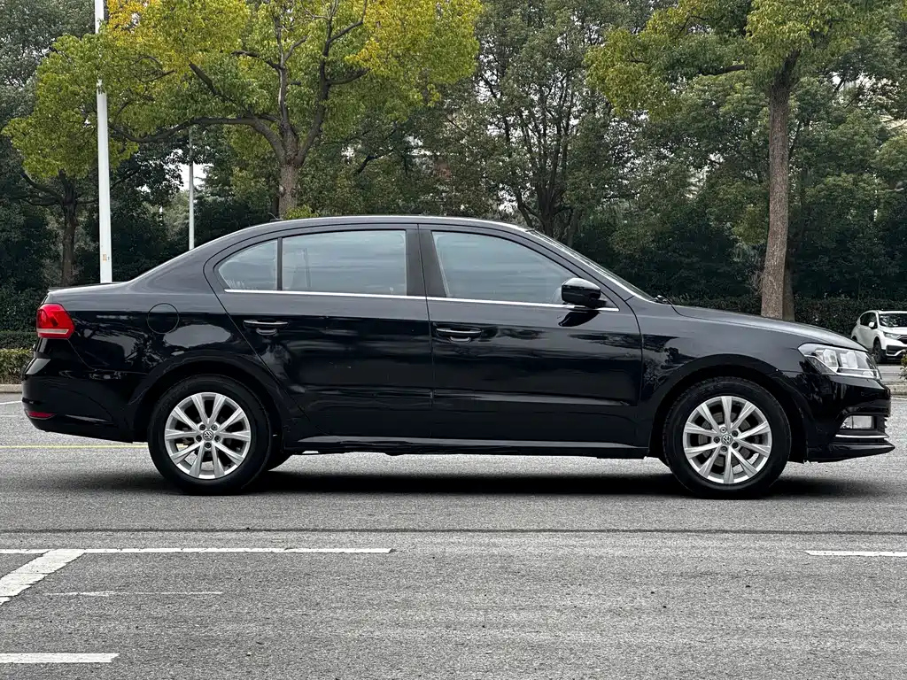VOLKSWAGEN LAVIDA 2016