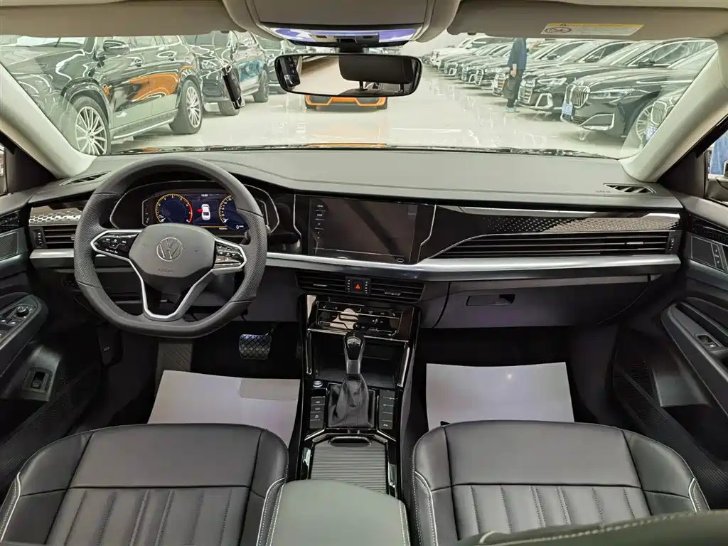VOLKSWAGEN PASSAT 2023