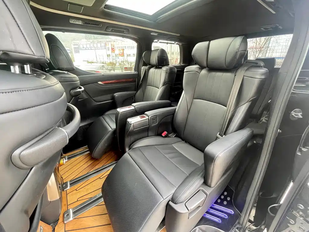TOYOTA ALPHARD 2016