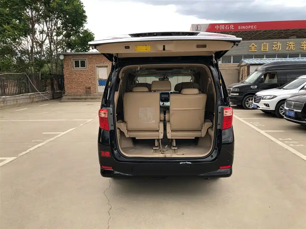TOYOTA ALPHARD 2012