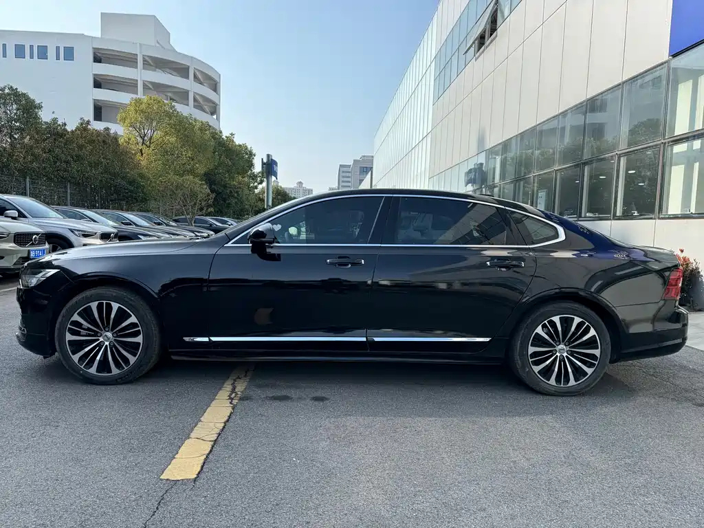 VOLVO S90 2022