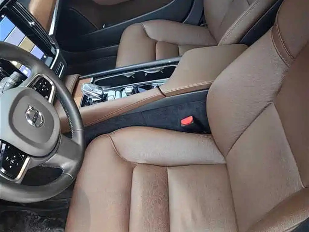 VOLVO S90 2023
