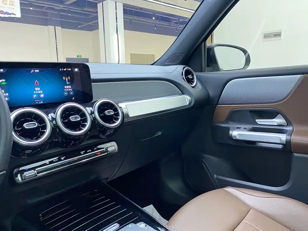 MERCEDES BENZ GLB 2023