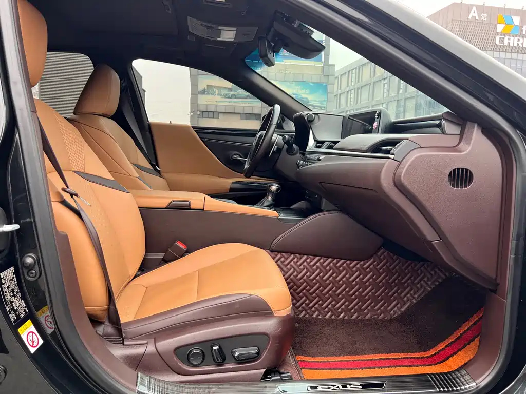 LEXUS ES 2019