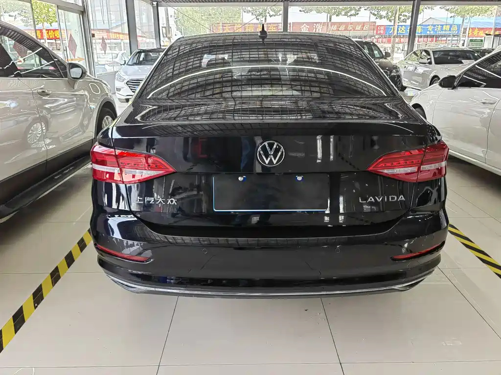 VOLKSWAGEN LAVIDA 2021