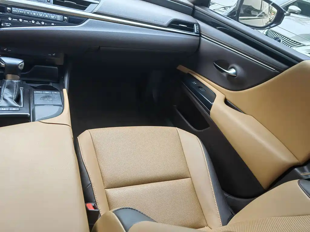 LEXUS ES 2020