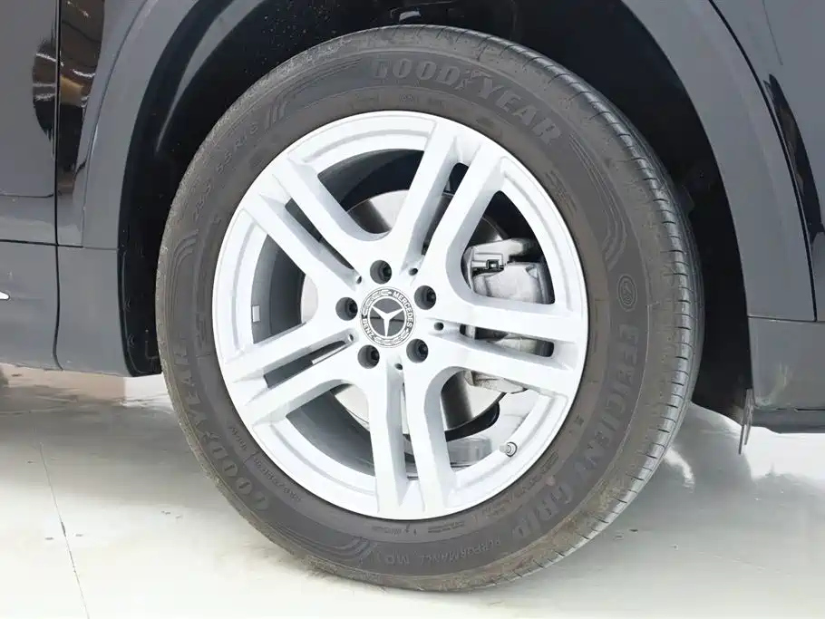 MERCEDES BENZ GLB 2023
