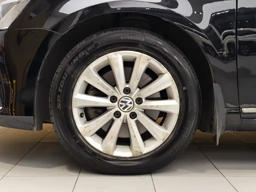 VOLKSWAGEN MAGOTAN 2013