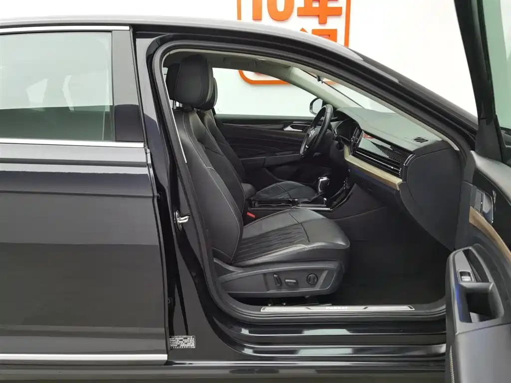 VOLKSWAGEN PASSAT 2020