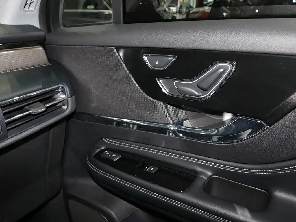 LINCOLN ADVENTURER 2021