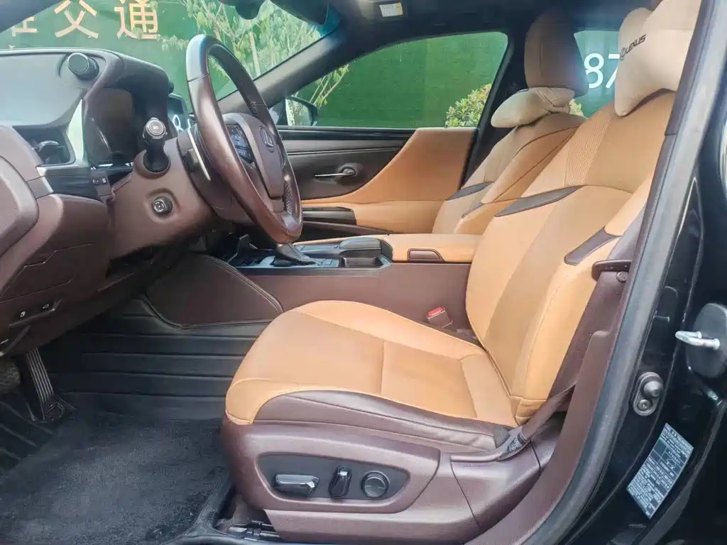 LEXUS ES 2020