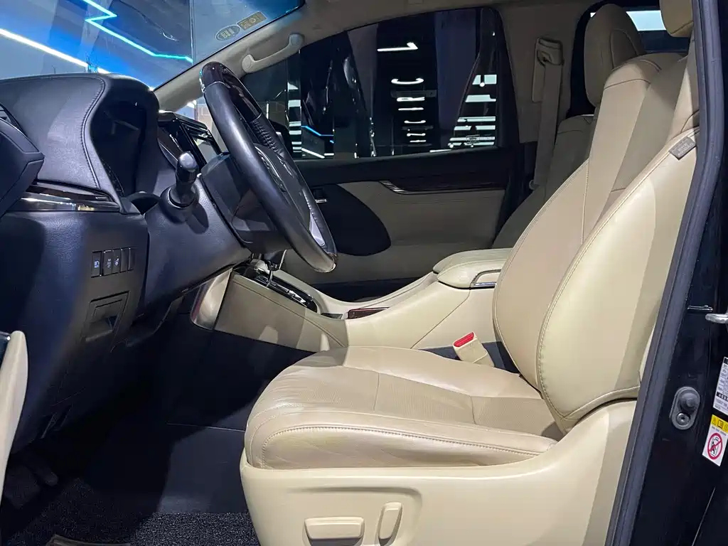 TOYOTA ALPHARD 2018