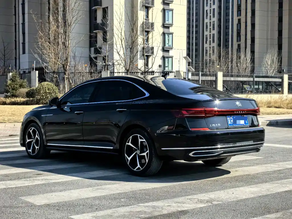 VOLKSWAGEN PASSAT 2023