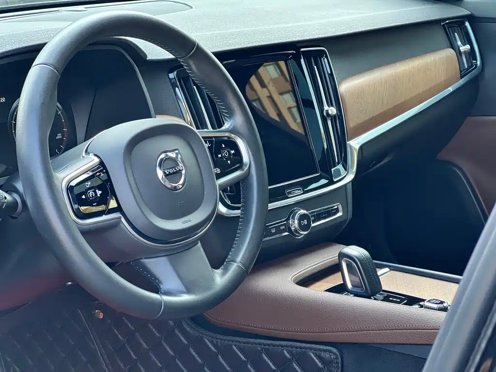 VOLVO S90 2021