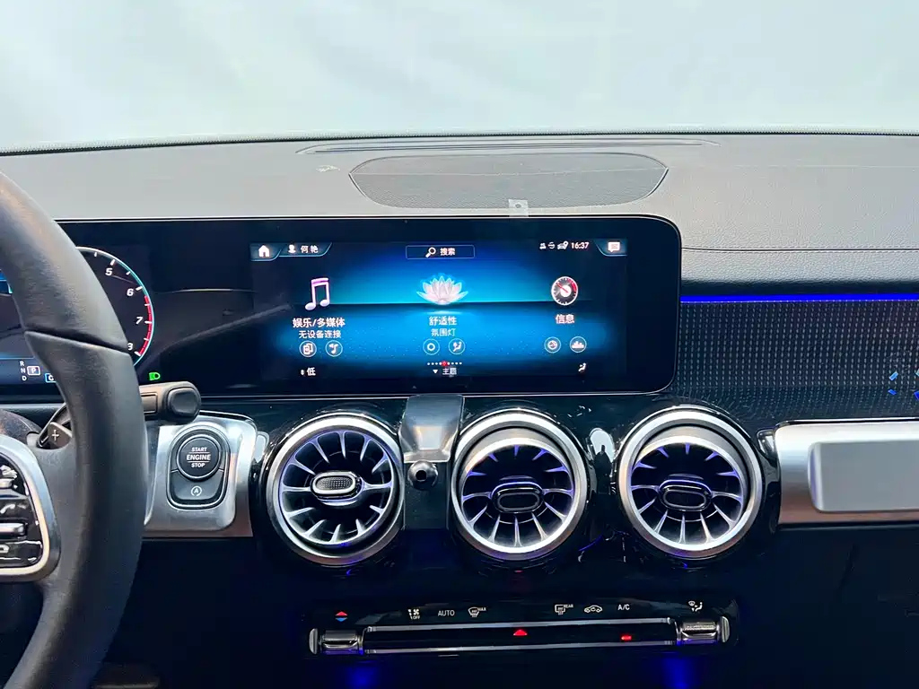 MERCEDES BENZ GLB 2023