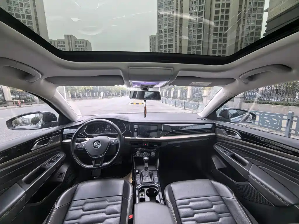 VOLKSWAGEN PASSAT 2020
