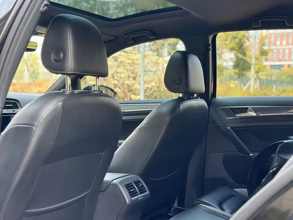 VOLKSWAGEN GOLF 2018