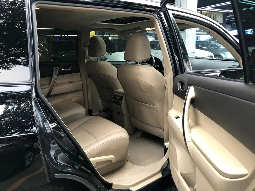 TOYOTA HIGHLANDER 2010