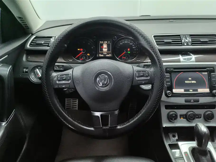 VOLKSWAGEN MAGOTAN 2015