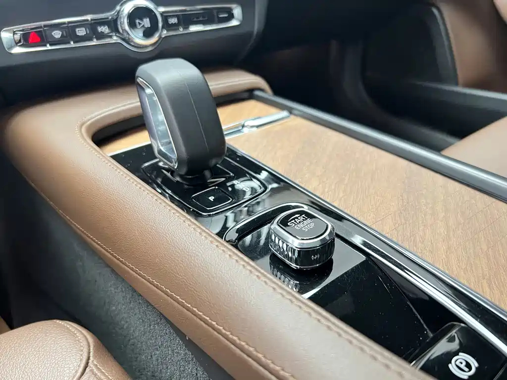 VOLVO S90 2023