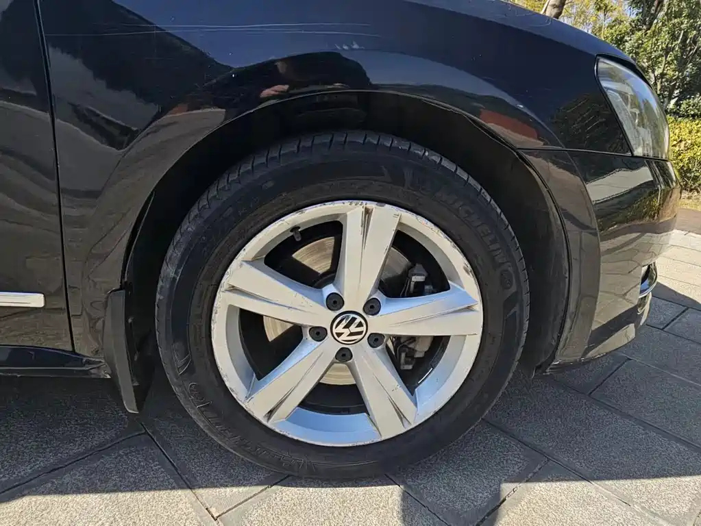 VOLKSWAGEN PASSAT 2015