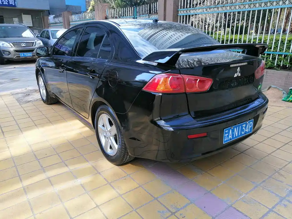 MITSUBISHI LANCER EX 2010