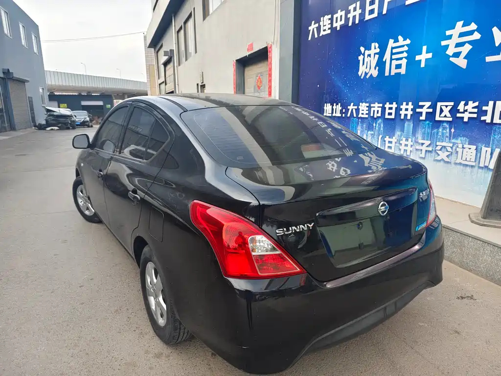 NISSAN SUNNY 2015