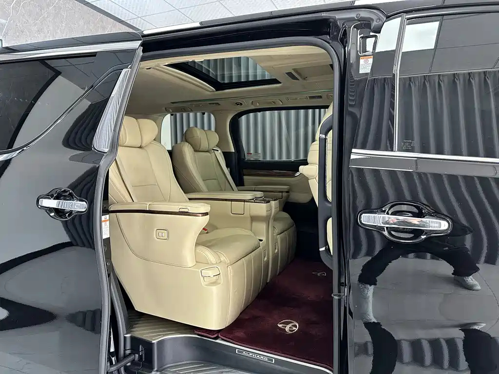 TOYOTA ALPHARD 2017