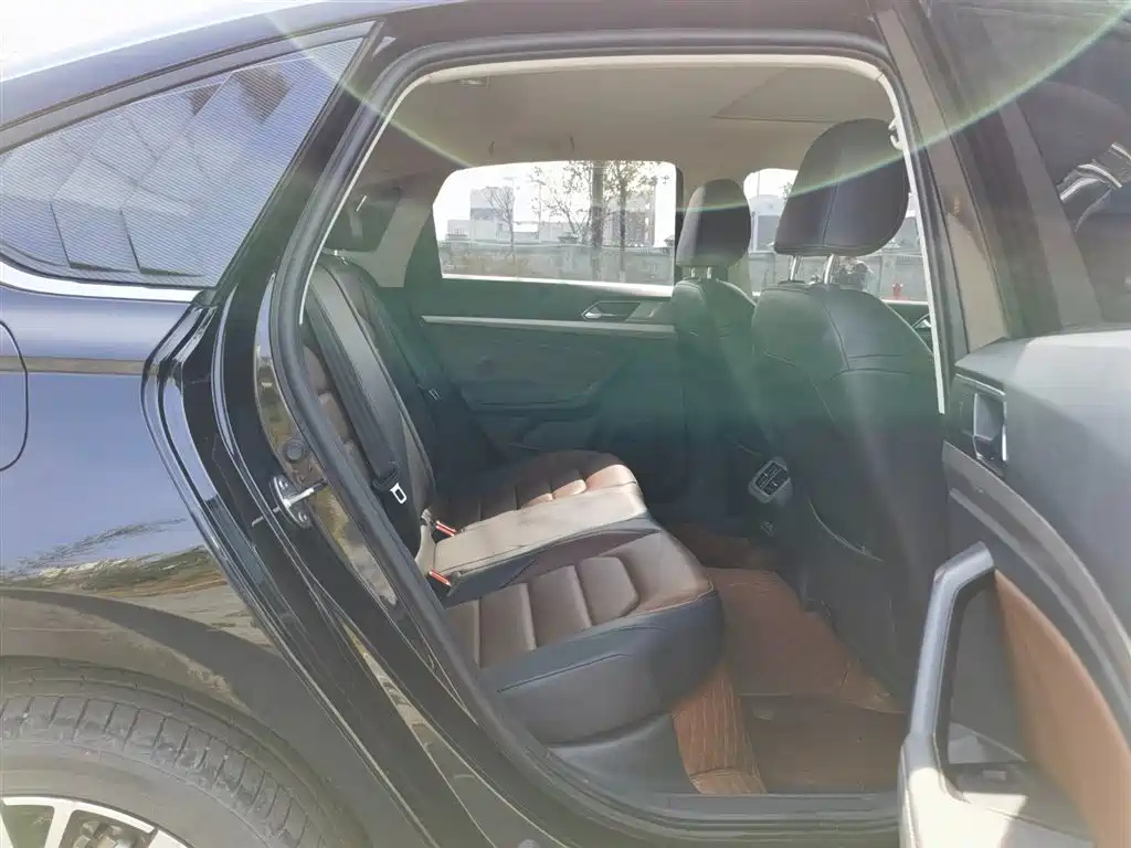 VOLKSWAGEN LAVIDA 2021