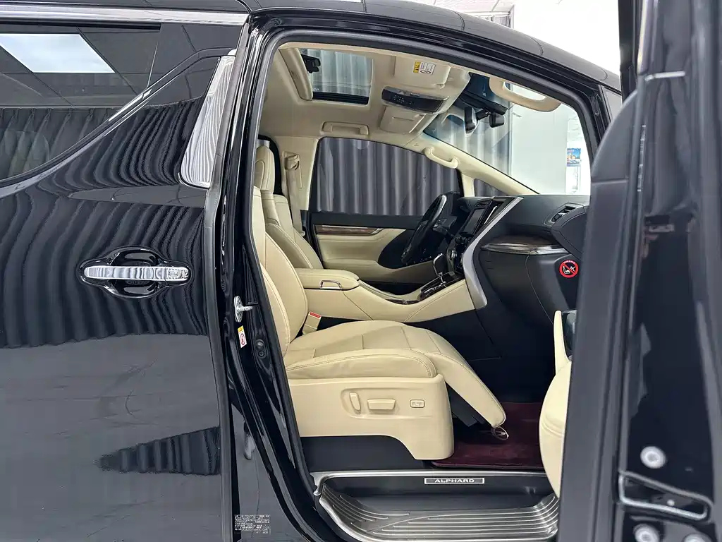 TOYOTA ALPHARD 2017