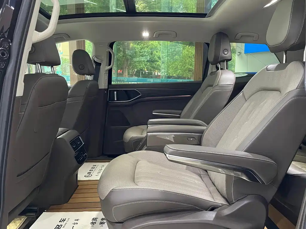 VOLKSWAGEN VILORAN 2022