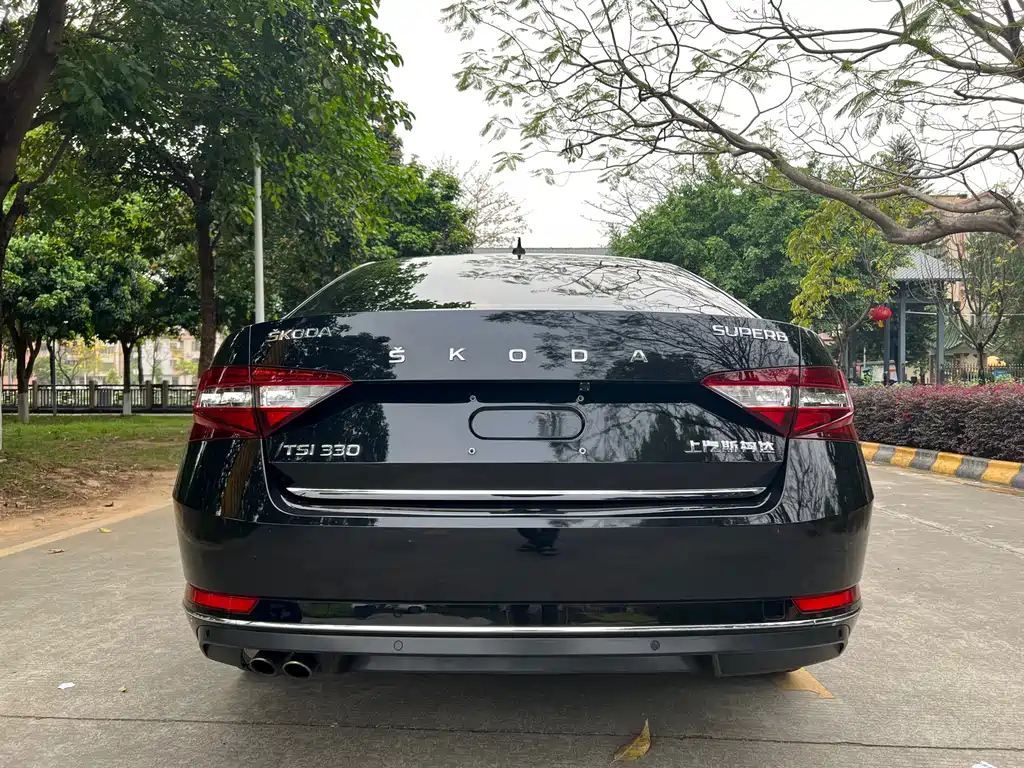 SKODA SUPERB 2017
