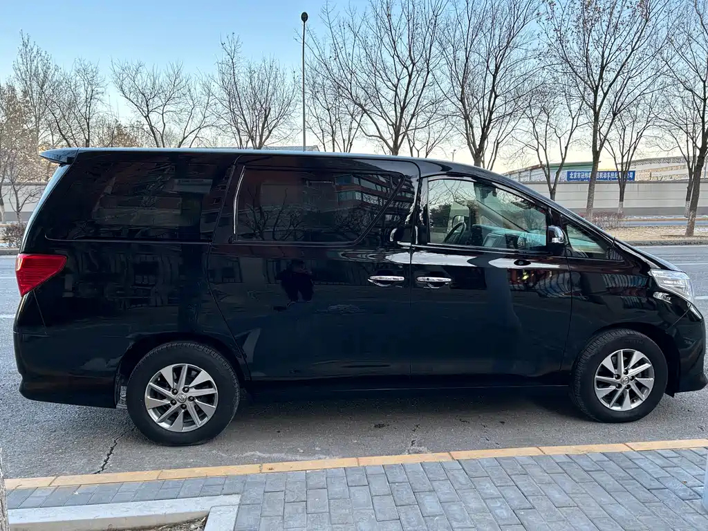 TOYOTA ALPHARD 2015