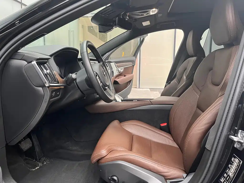 VOLVO S90 2021
